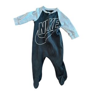 Nike zip footie sz 6 months boys black/grey one piece